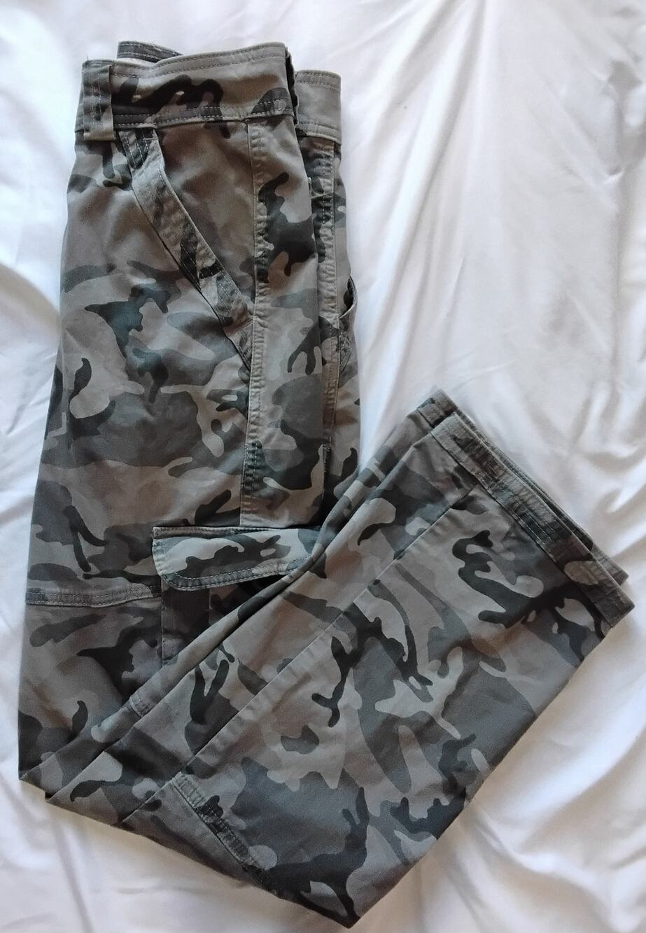 Abercrombie & Fitch Camo Cargo Pants Women’s 26 2R Y2K Military Utility